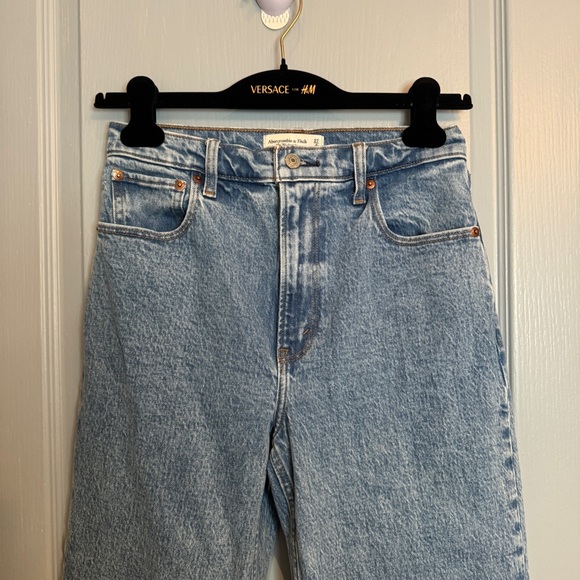 Abercrombie & Fitch the 90s Straight Ultra High Rise Jeans Size 27 Light Wash - Picture 6 of 16